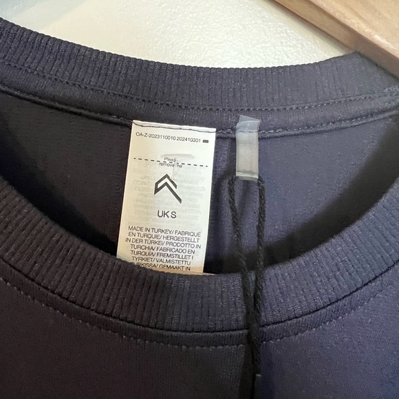 Oner Active GO TO SEAMLESS LOOSE LONG SLEEVE TOP NWT Size small True Blue - Picture 6 of 11